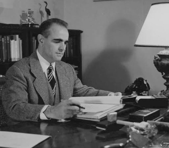 Η πρόταση του Κωνσταντίνου Καραμανλή