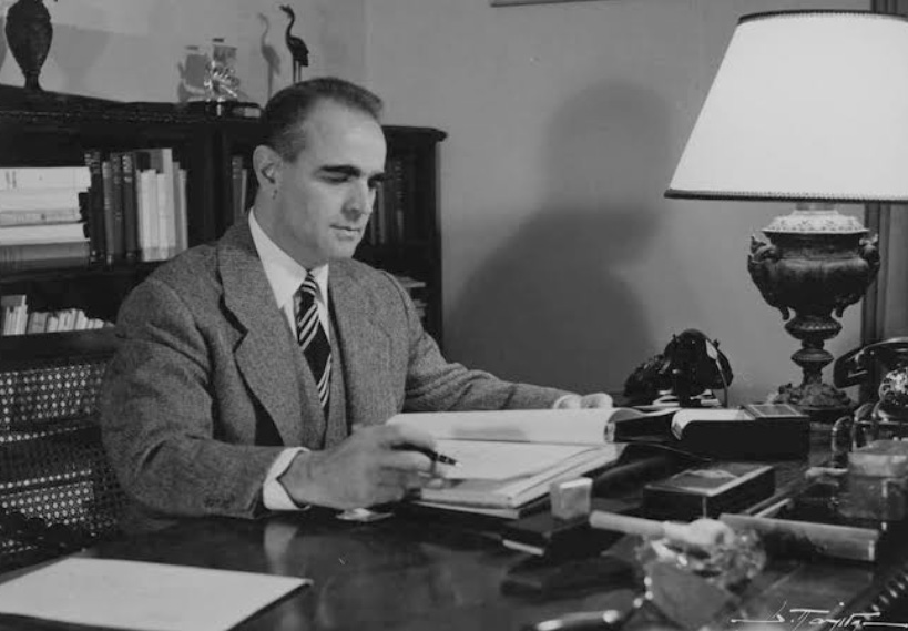 Η πρόταση του Κωνσταντίνου Καραμανλή